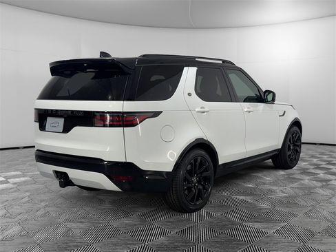 New 2025 Land Rover Discovery Dynamic SE image 5