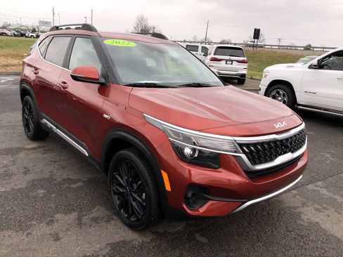 Used 2022 Kia Seltos Nightfall Edition image 7