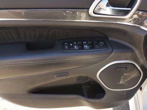 Used 2015 Jeep Grand Cherokee SRT w/ Luxury Group II AWD/4WD image 19