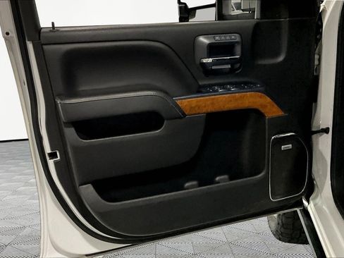 Used 2018 Chevrolet Silverado 2500 High Country w/ Duramax Plus Package image 19