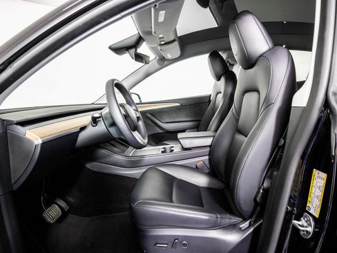 Used 2025 Tesla Model Y Long Range image 9