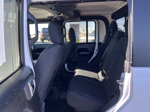 Used 2022 Jeep Gladiator Sport image 19