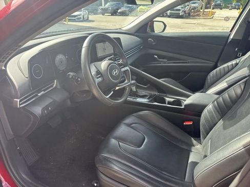 Used 2025 Hyundai Elantra Limited image 2