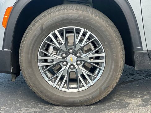Used 2025 Chevrolet Traverse LT AWD/4WD image 43