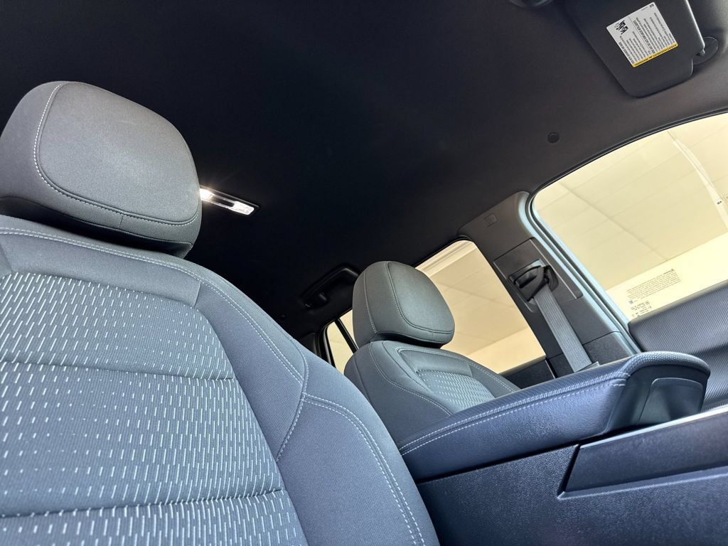 Used 2025 Chevrolet Equinox LT AWD/4WD image 18