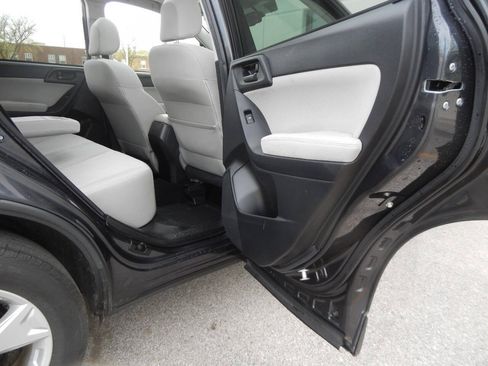 Used 2015 Subaru Forester 2.5i Premium w/ All-Weather Package AWD/4WD image 32