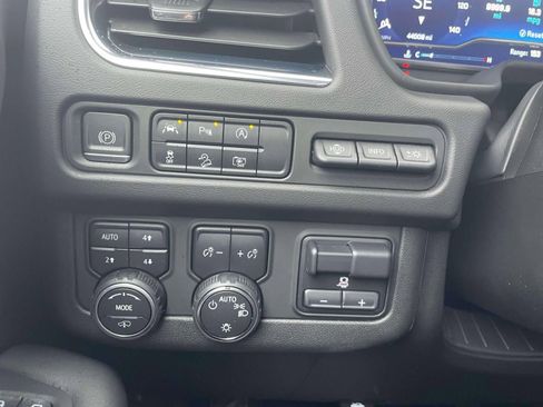 Used 2023 Chevrolet Tahoe High Country image 21