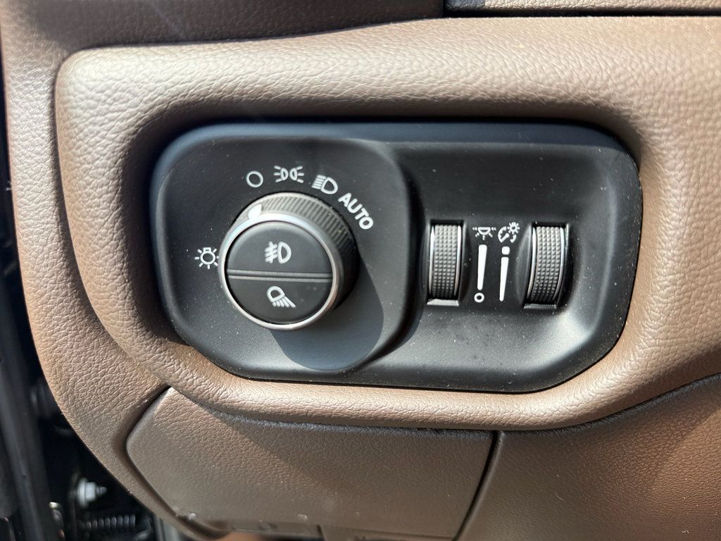 Used 2025 RAM 3500 Laramie AWD/4WD image 40