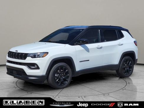 Certified 2023 Jeep Compass Latitude w/ Convenience Group AWD/4WD image 1