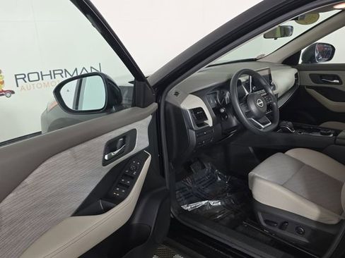 Used 2023 Nissan Rogue SV image 18