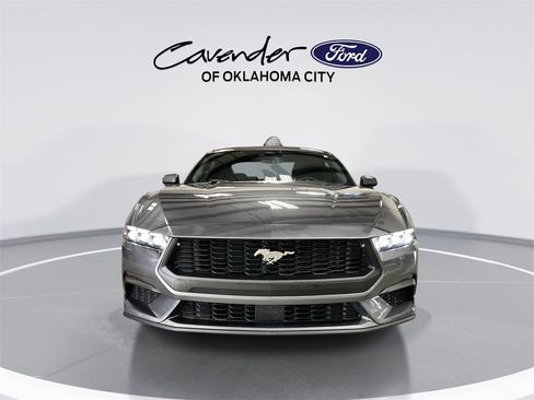 Used 2025 Ford Mustang Coupe image 3