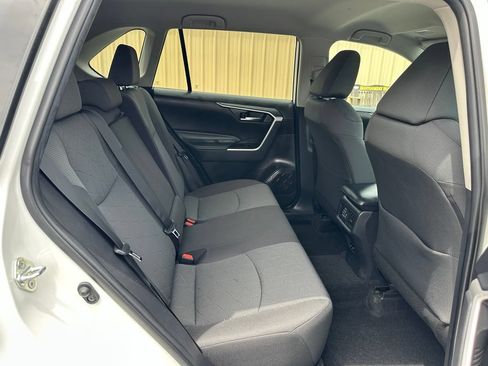 Used 2022 Toyota RAV4 XLE AWD/4WD image 19