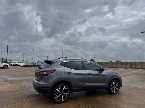 Used 2022 Nissan Rogue Sport SL FWD image 21