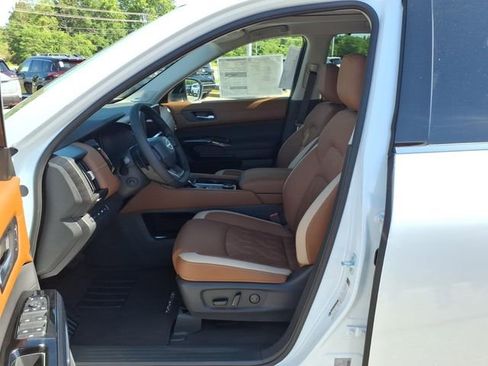 New 2026 Nissan Pathfinder Platinum AWD/4WD image 6