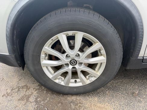 Used 2018 Nissan Rogue SV image 17