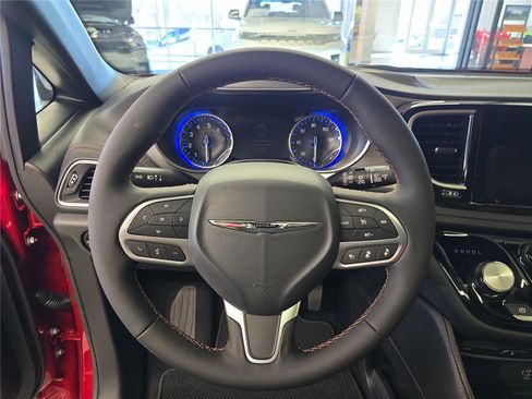 New 2026 Chrysler Pacifica Pinnacle image 22