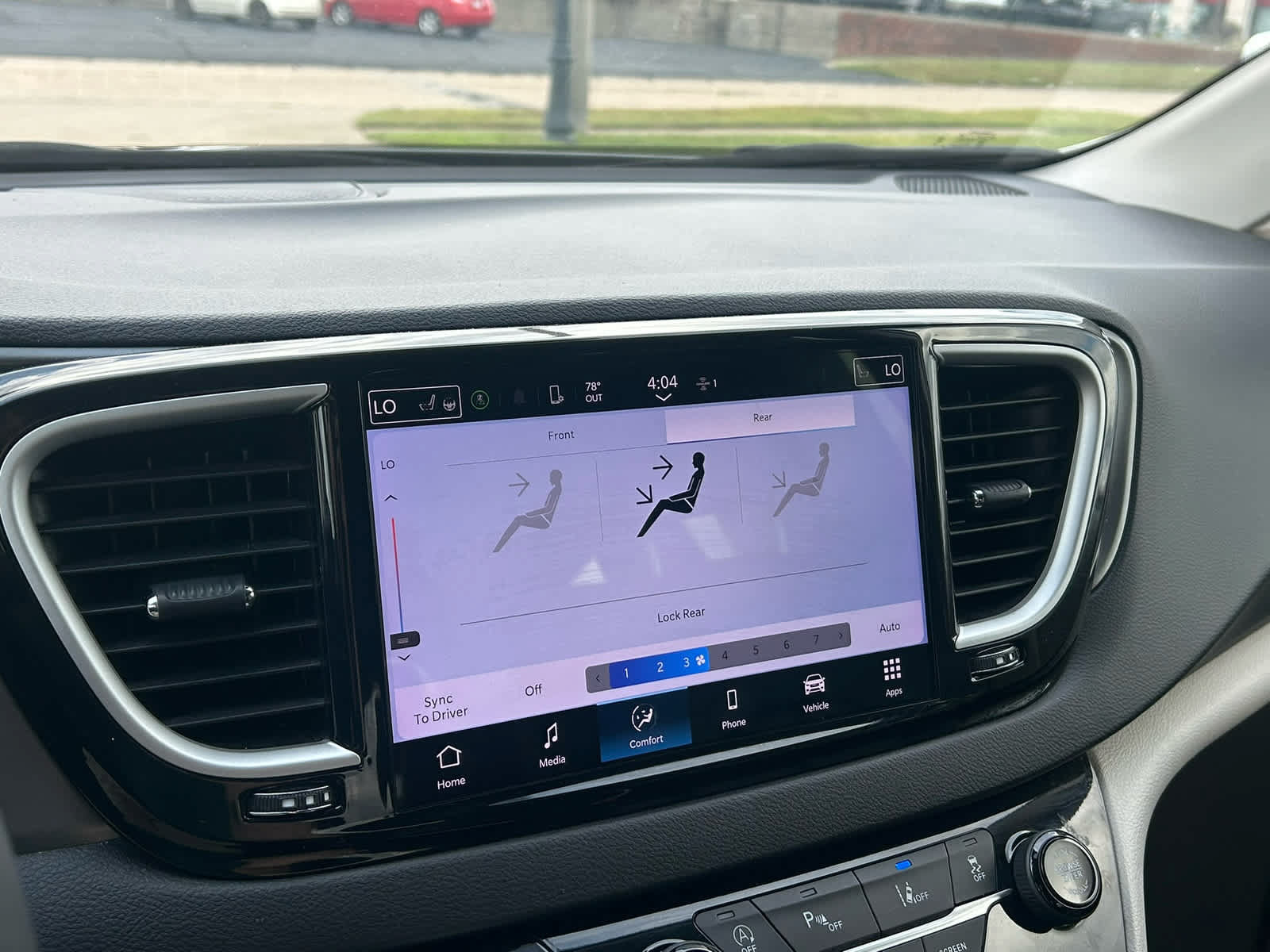 Used 2024 Chrysler Pacifica Touring-L FWD image 37