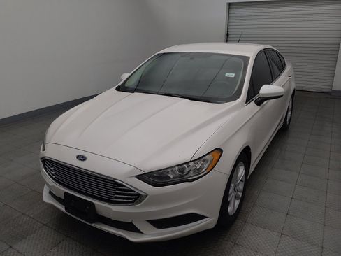 Used 2018 Ford Fusion SE w/ Fusion SE Technology Package FWD image 15