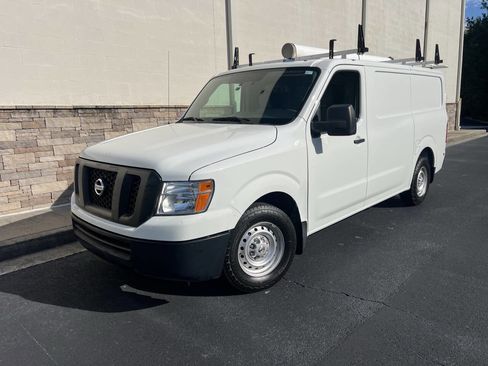 Used 2020 Nissan NV 2500 S image 2