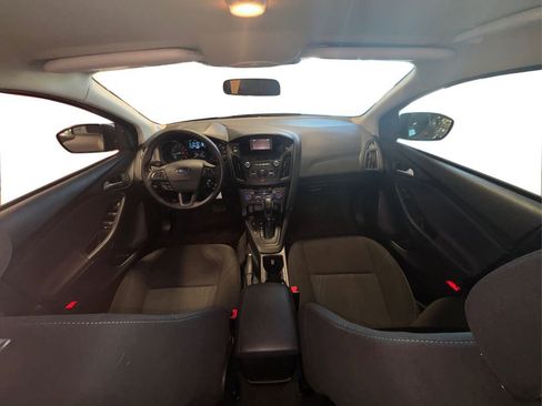 Used 2018 Ford Focus SE w/ SE Appearance Package FWD image 24