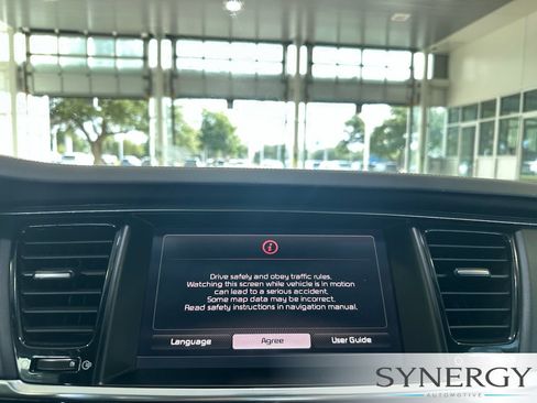 Used 2015 Kia K900 Luxury w/ VIP Package (Discontinued) RWD image 13