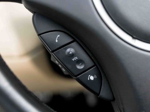 Used 2006 Aston Martin DB9 Volante RWD image 73