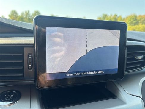 Used 2022 Ford Explorer XLT image 31