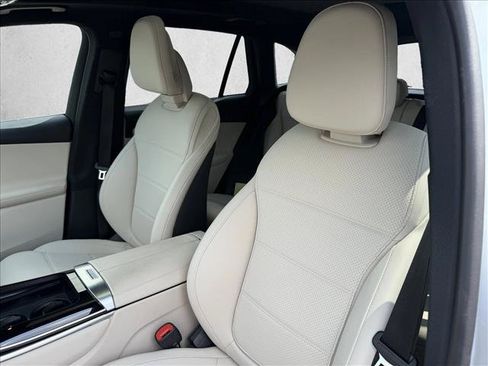 Used 2025 Mercedes-Benz GLC 300 4MATIC image 11