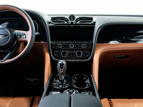 New 2025 Bentley Bentayga Extended Wheelbase image 32