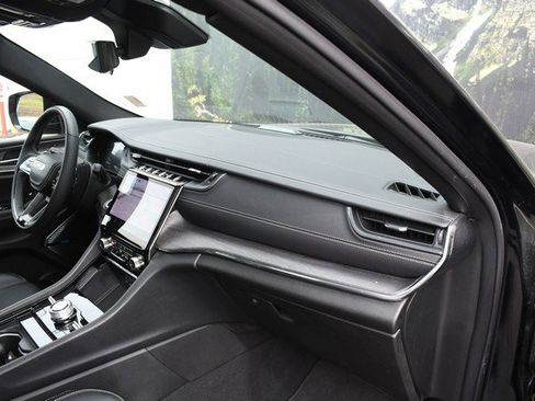 Used 2024 Jeep Grand Cherokee Overland w/ Advanced Protech Group III image 25