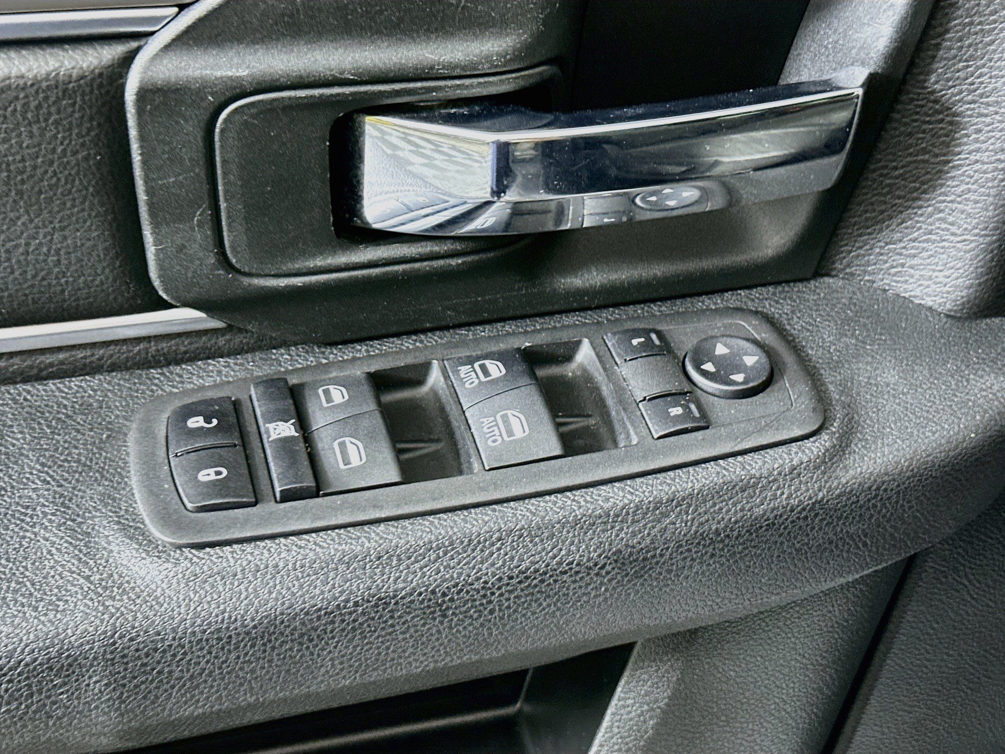 Used 2024 RAM 1500 Warlock AWD/4WD image 15