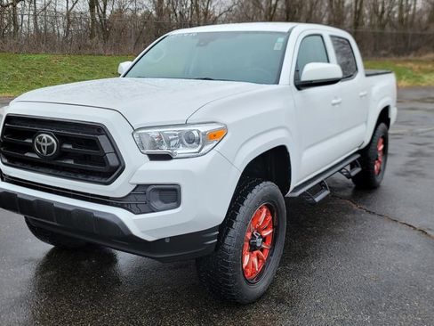 Used 2020 Toyota Tacoma SR image 3