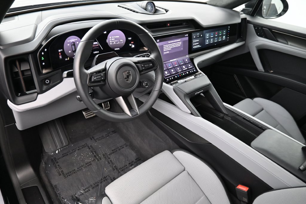 Certified 2026 Porsche Cayenne Turbo AWD/4WD image 4
