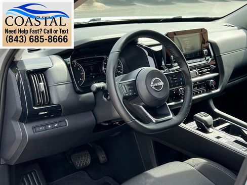 Certified 2025 Nissan Pathfinder SV FWD image 6
