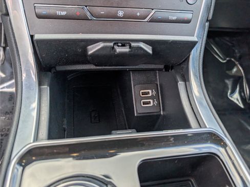 Used 2019 Ford Edge Titanium w/ Cold Weather Package image 27