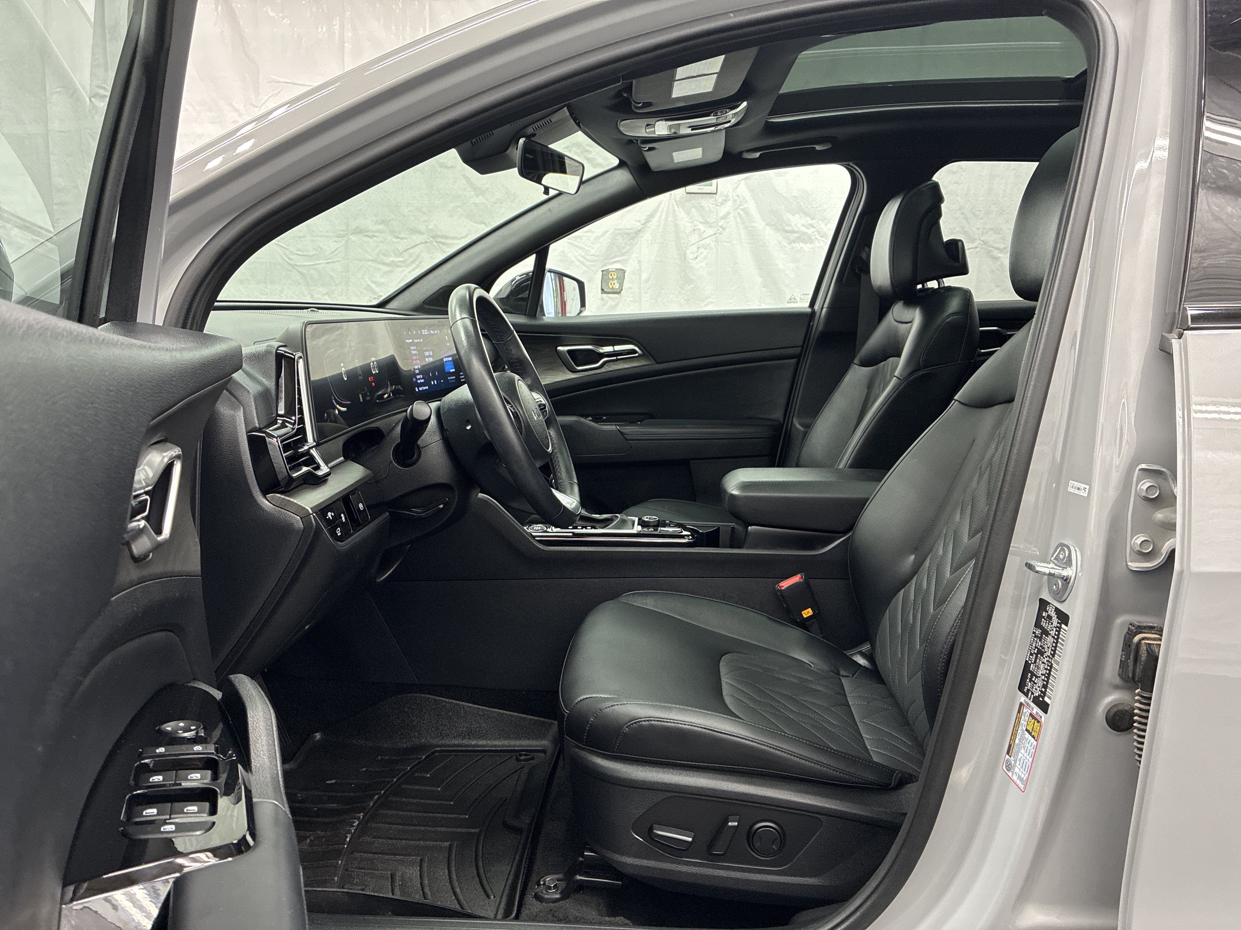 Certified 2025 Kia Sportage X-Line w/ Premium Package AWD/4WD image 12