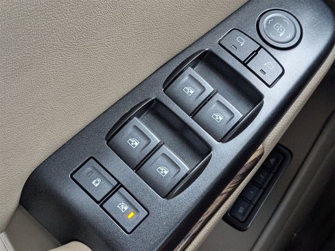 Used 2020 GMC Yukon XL SLT w/ HD Trailering Package image 27