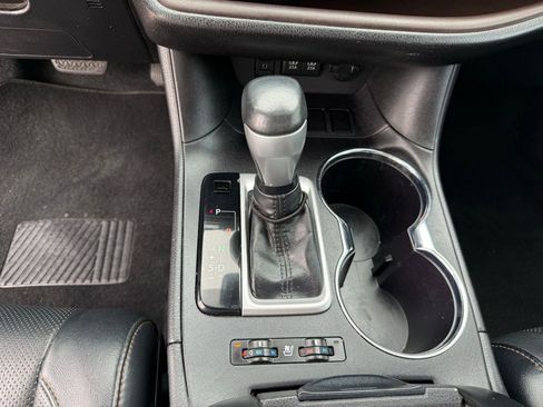 Used 2018 Toyota Highlander Limited Platinum FWD image 20