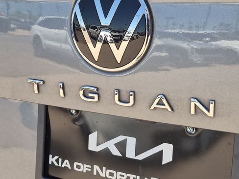 Used 2022 Volkswagen Tiguan SE FWD image 13