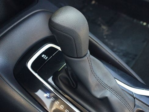 Used 2022 Toyota Corolla LE image 9