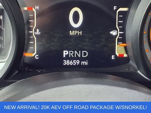 Used 2024 Jeep Gladiator Sport AWD/4WD image 18