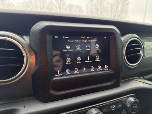 Used 2020 Jeep Wrangler Unlimited Sahara image 31