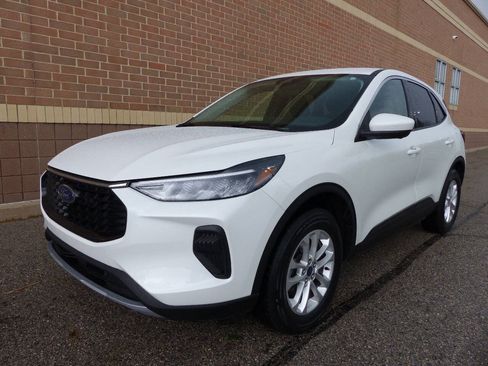 Used 2023 Ford Escape Active w/ Tech Pack #2 AWD/4WD image 7