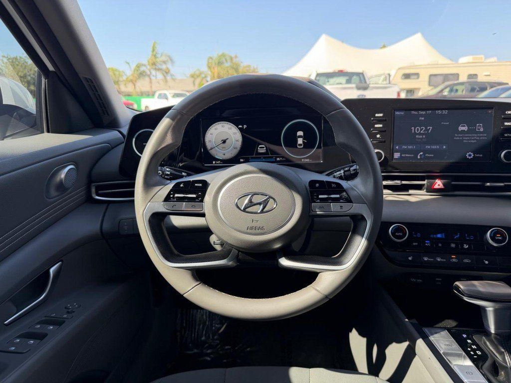 Used 2022 Hyundai Elantra SEL w/ Convenience Package FWD image 27