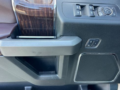 Used 2017 Ford F150 Platinum w/ Equipment Group 701A Luxury image 13