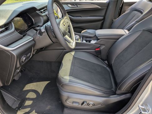 New 2025 Jeep Grand Cherokee L Altitude image 11