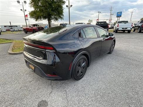 Used 2024 Toyota Prius LE image 7