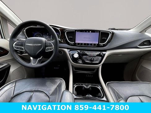 Certified 2023 Chrysler Pacifica Limited FWD image 7