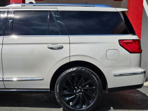 Used 2021 Lincoln Navigator Reserve AWD/4WD image 8