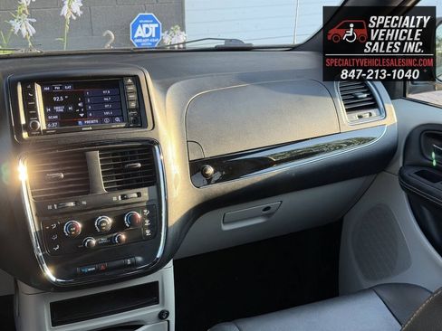 Used 2018 Dodge Grand Caravan SXT FWD image 37